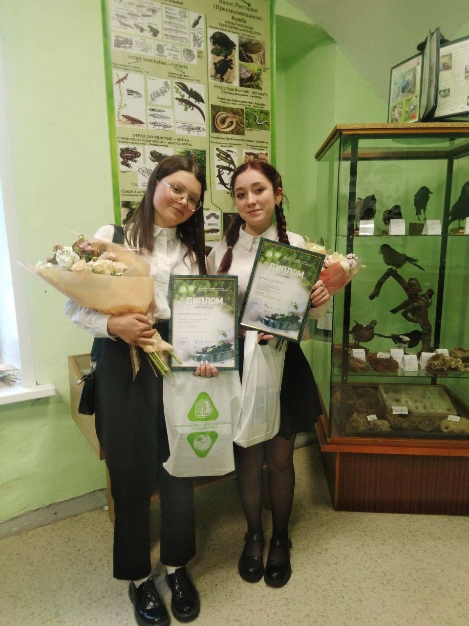 Прошёл региональный этап Всероссийского юниорского лесного конкурса «Подрост». Дипломами победителей и денежными сертификатами были награждены две наши ученицы.