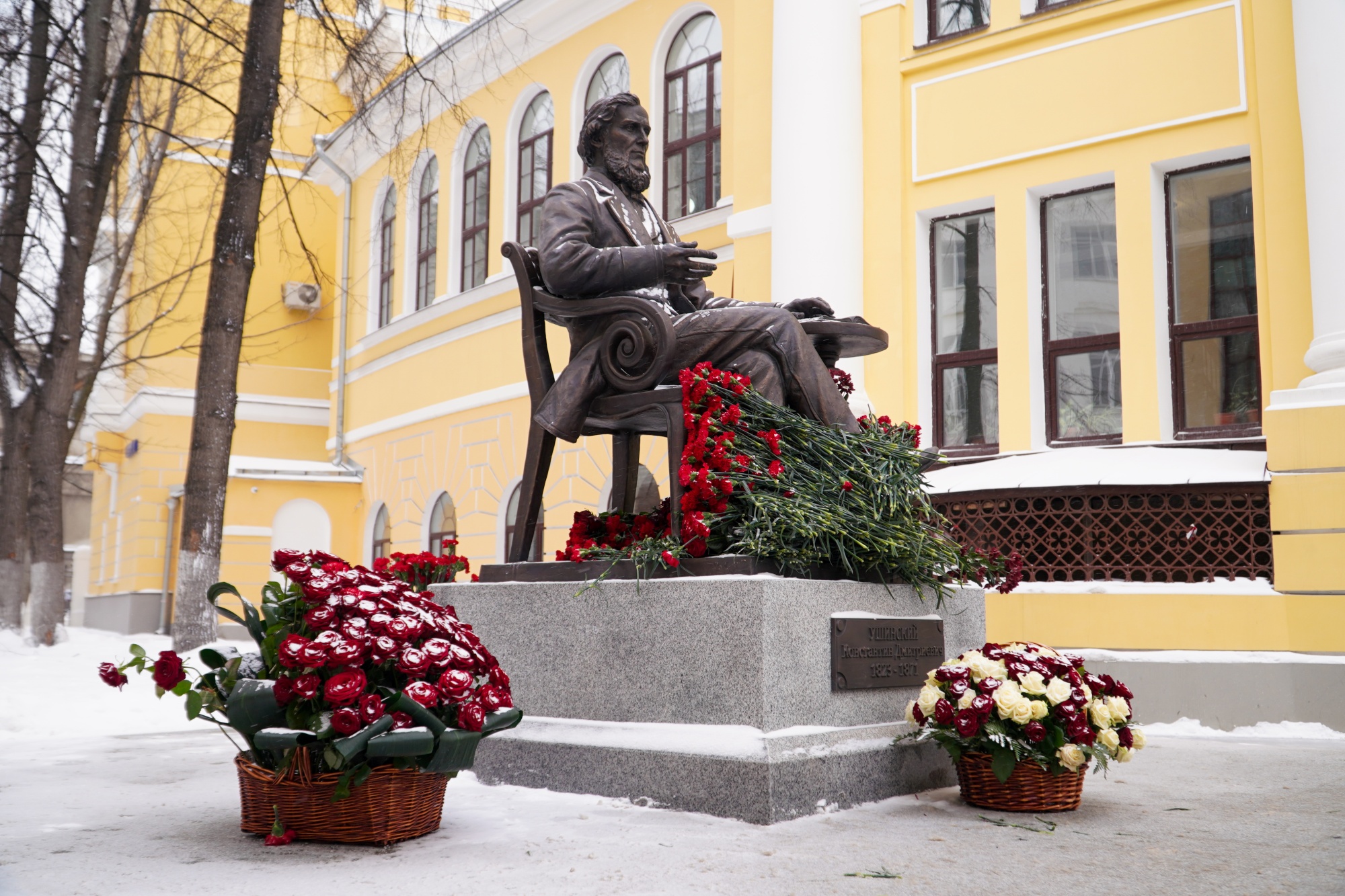 Памятник К.Д. Ушинскому установили возле здания МПГУ в честь 200-летия великого педагога..